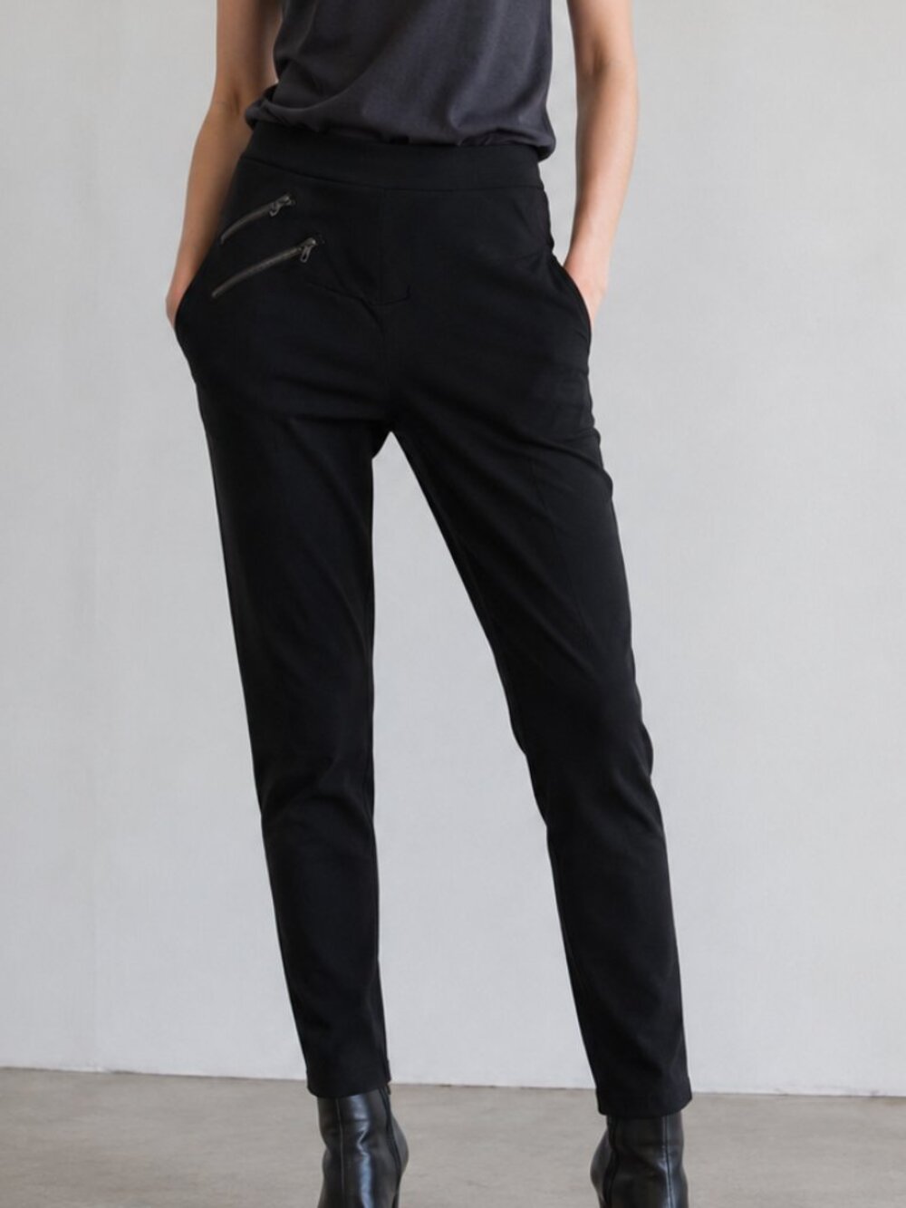 NORISOL FERRARI New York Black Asymmetrical Zip Designer Pants , Size 2